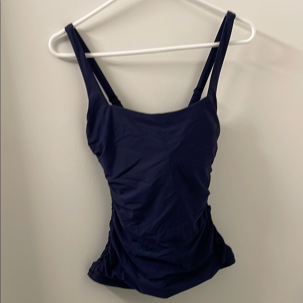 Athleta rouched side swim tankini top. Never worn with underwire!